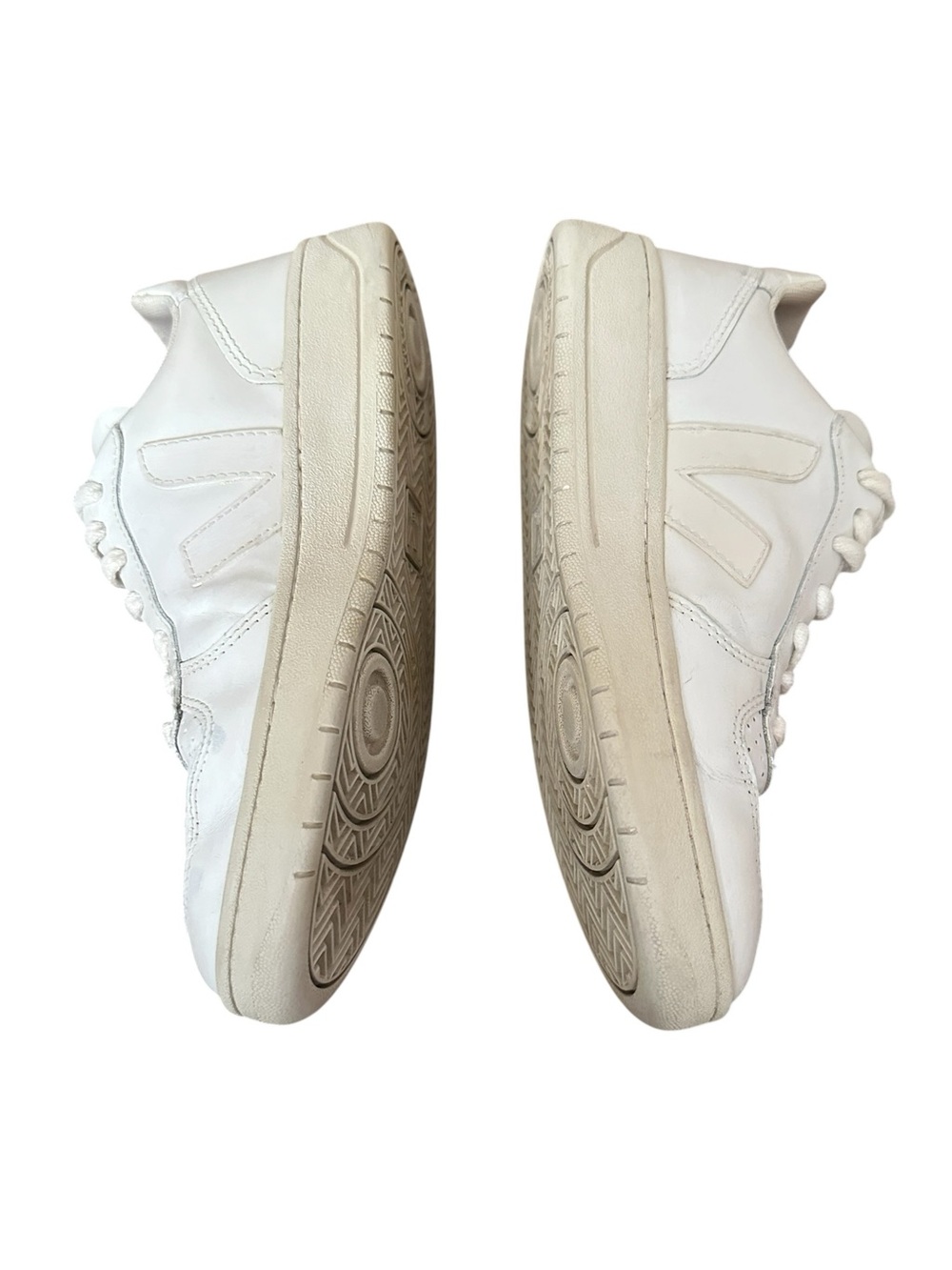 Veja V-10 White Leather Low Top Sneakers
Sustainable Shoes Size 7 - Picture 5 of 16